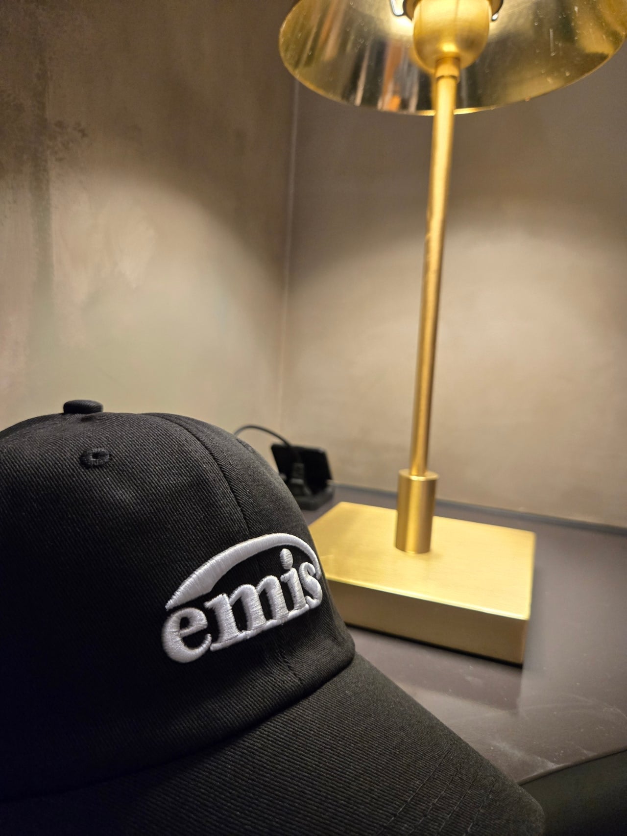 Emis cap