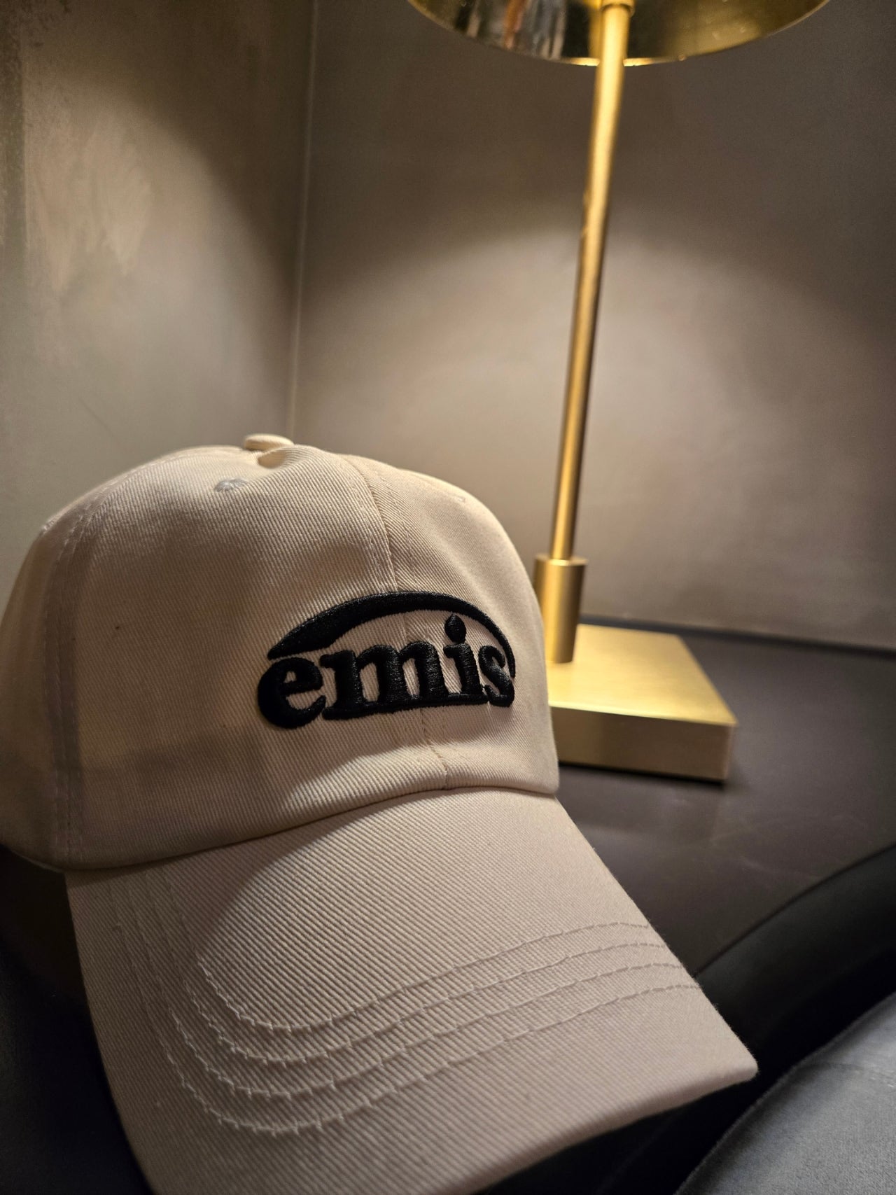 Emis cap
