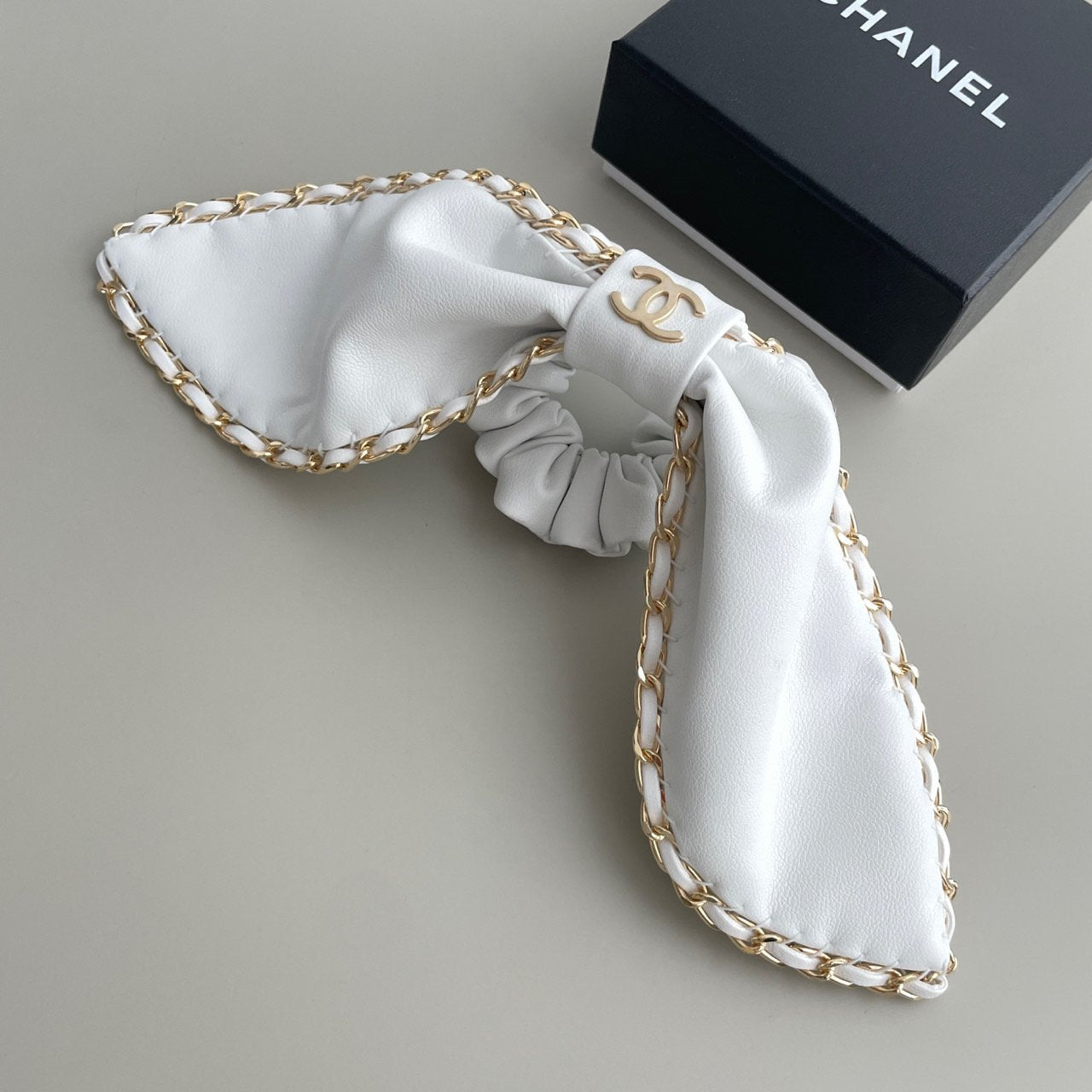 Hair tie